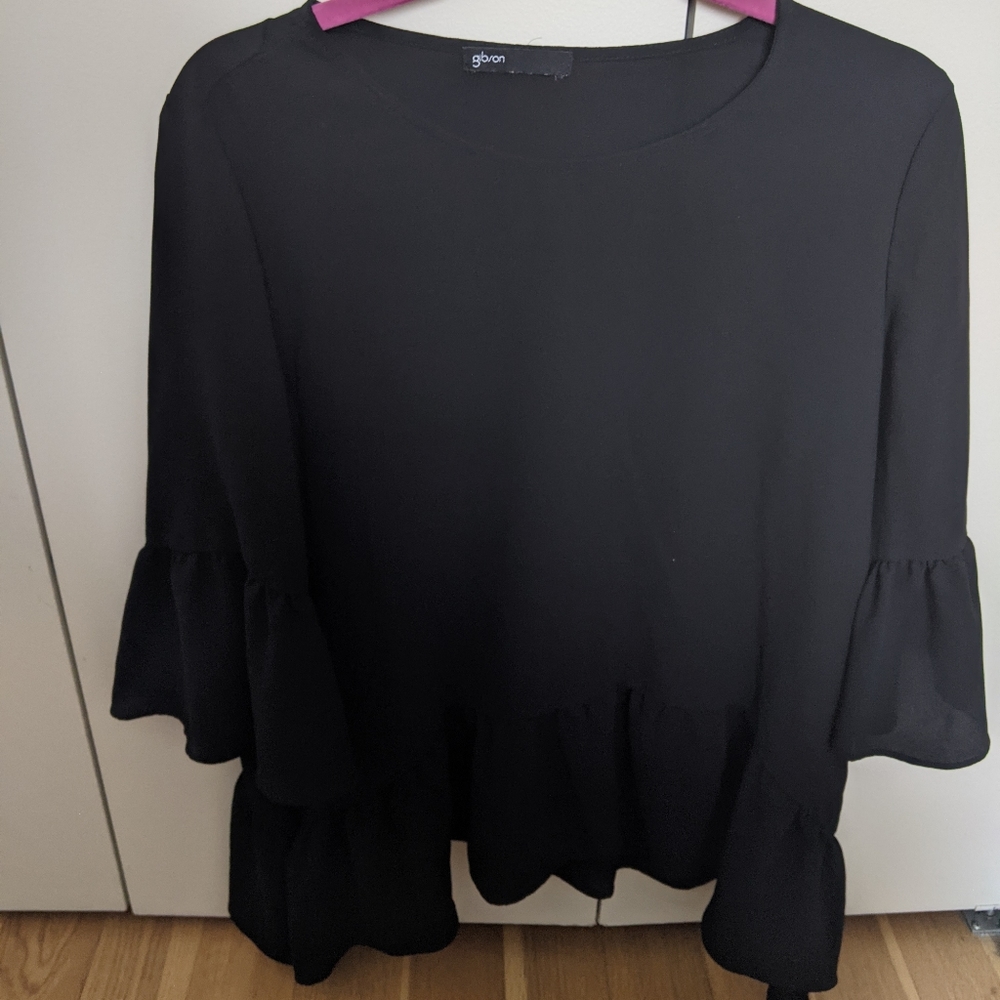 Spring top! Ruffle sleeves, black long top